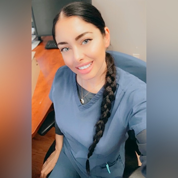 Meet your Posher, Natalie - Picture 3 of 6